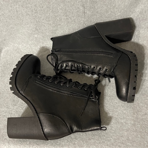 SODA CHUNKY HIGH HEEL COMBAT / ARMY / RIDING ANKLE BOOTS LADIES SIZE 8 - Picture 2 of 8